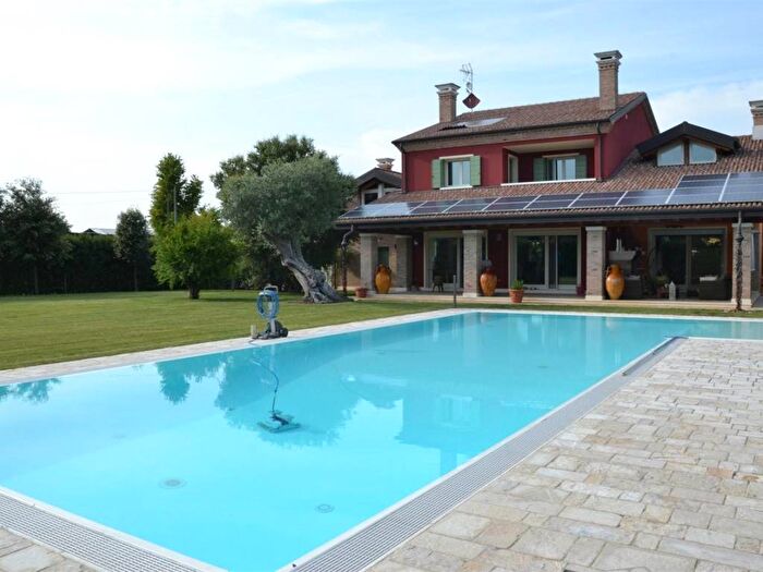 Casa con 6 locali in vendita in VIA PELOSA B, Veggiano