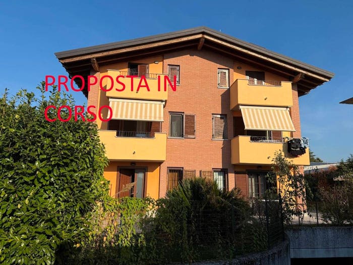 Appartamento trilocale in vendita in Via Aldo Moro, Roncello
