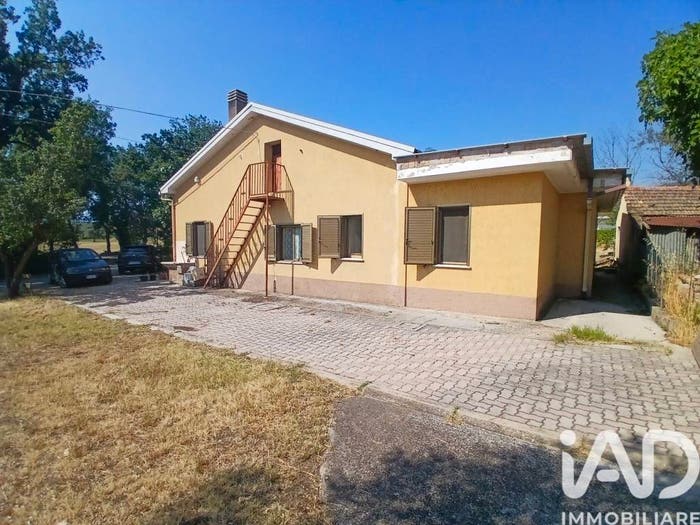 Casa trilocale in vendita in Via BAUGLIONE, Centro, Civitaquana