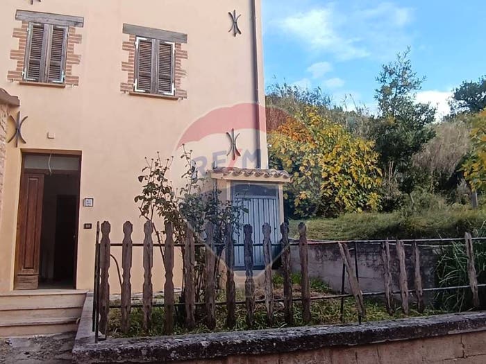 Casa con 5 locali in vendita in Frazione Roveto, Gualdo Tadino