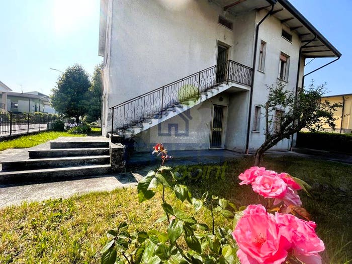 Casa con 6 locali in vendita in Via Europa, Centro, Piubega