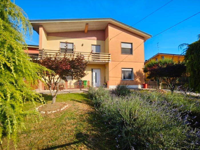 Casa con 6 locali in vendita in Via Aprile, Centro, Cerea