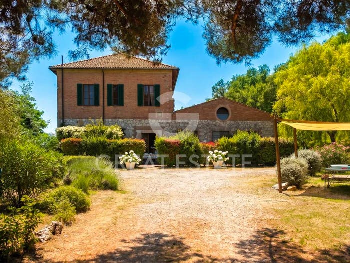 Casa con 6 locali in vendita in Piazza Antonio Gramsci, Centro, Radicondoli