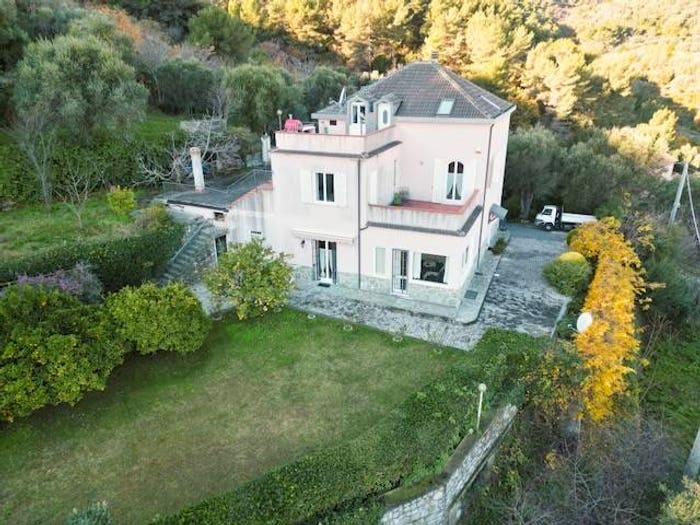 Casa con 6 locali in vendita in Regione Limbo, Fenarina Via Neghelli Collina di Ponente, Alassio