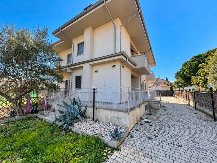 Casa con 6 locali in vendita in Via Coretta, Stazione Montalto Coretto, Montalto Uffugo