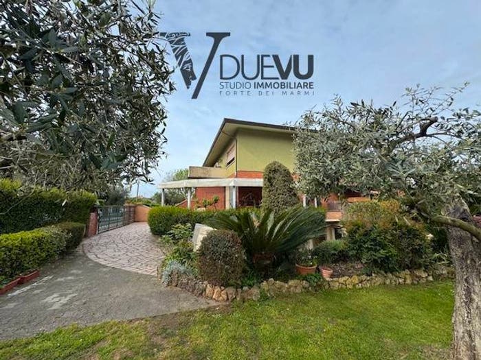 Appartamento con 5 locali in vendita in Carlo Sforza, Vaiana, Forte dei Marmi