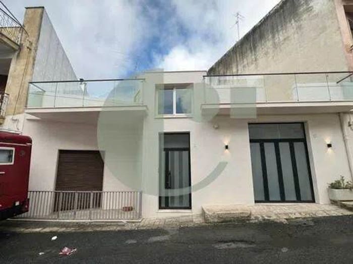 Casa quadrilocale in vendita in Via Giorgio Baglivi, Centro, Comiso