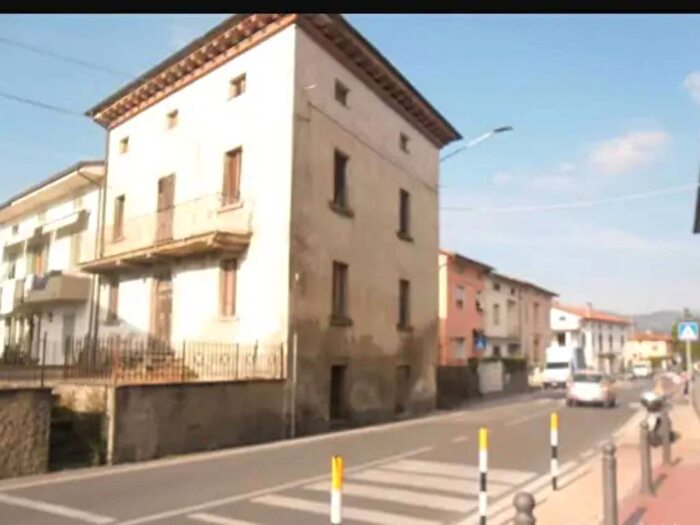 Casa quadrilocale in vendita in Via Palmiro Togliatti, Centro, Lamporecchio