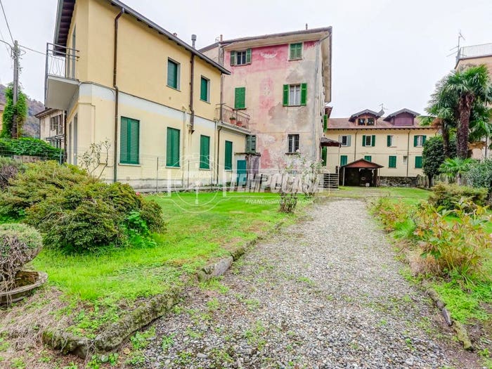 Casa con 6 locali in vendita in Via Catenazzi Antonio, Maccagno, Maccagno con Pino e Veddasca