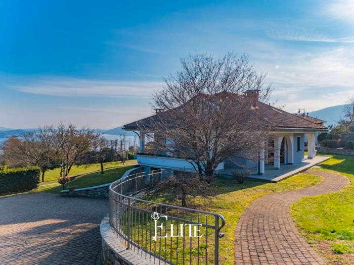 Casa con 6 locali in vendita in Via Meschiavino, Arizzano