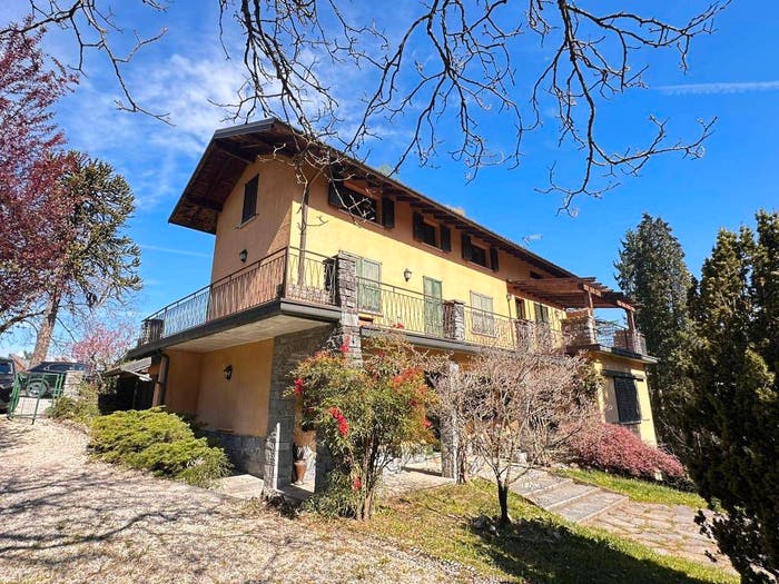 Appartamento quadrilocale in vendita in Via Guglielmo Marconi, Castello Cabiaglio