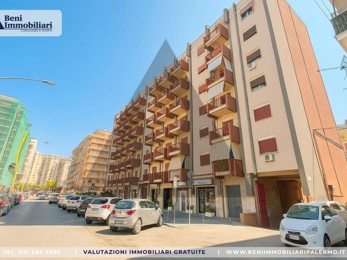 Appartamento con 5 locali in vendita in Via Domenico Lancia di Brolo, Noce, Palermo