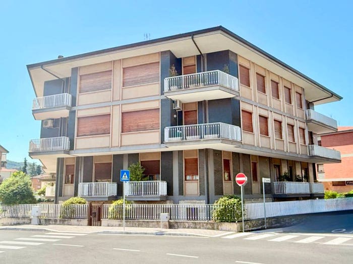 Appartamento con 5 locali in vendita in Via dei Lauri, Rieti