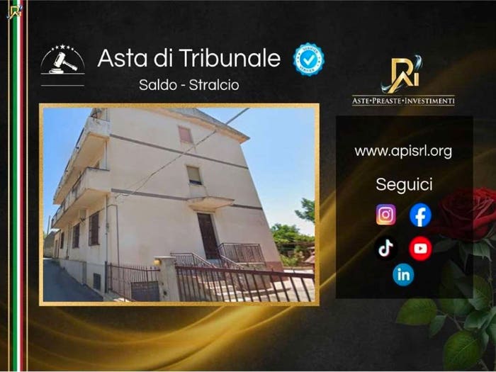 Appartamento con 6 locali in vendita in Via dell'arenella, Centro, Bovalino