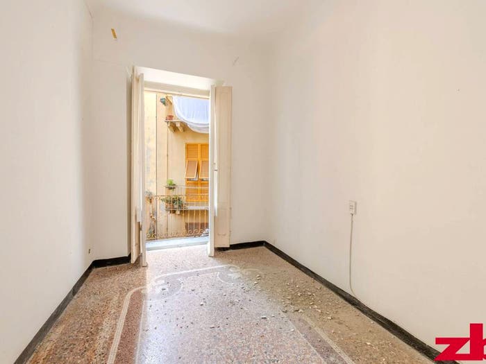 Appartamento trilocale in vendita in Vico Barnabiti, Castelletto, Genova