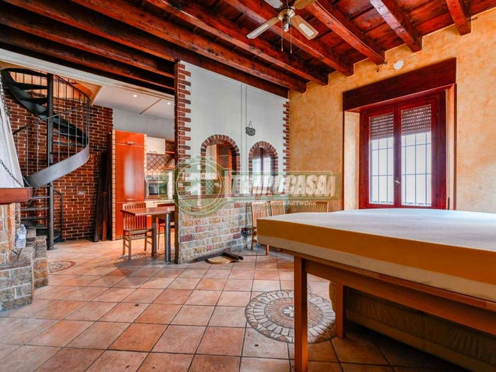 Casa trilocale in vendita in Via Giuseppe Garibaldi, Centro, Bernareggio