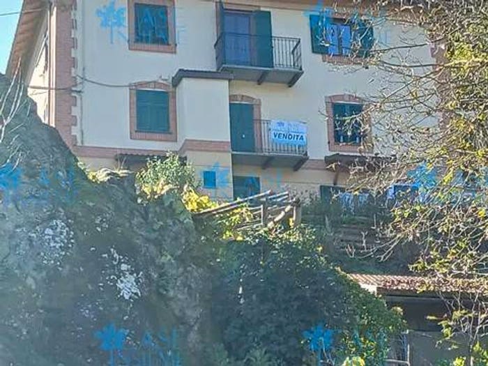 Appartamento trilocale in vendita in Via G Macciò, Centro, Masone