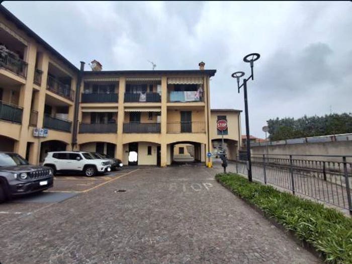 Appartamento trilocale in vendita in Via Aprile, Osio Sopra