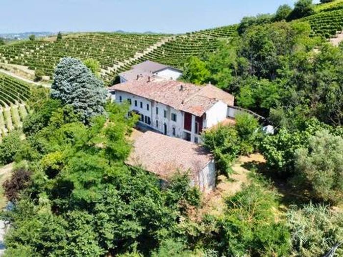 Casa con 6 locali in vendita in Frazione Valle San Giovanni, Calamandrana