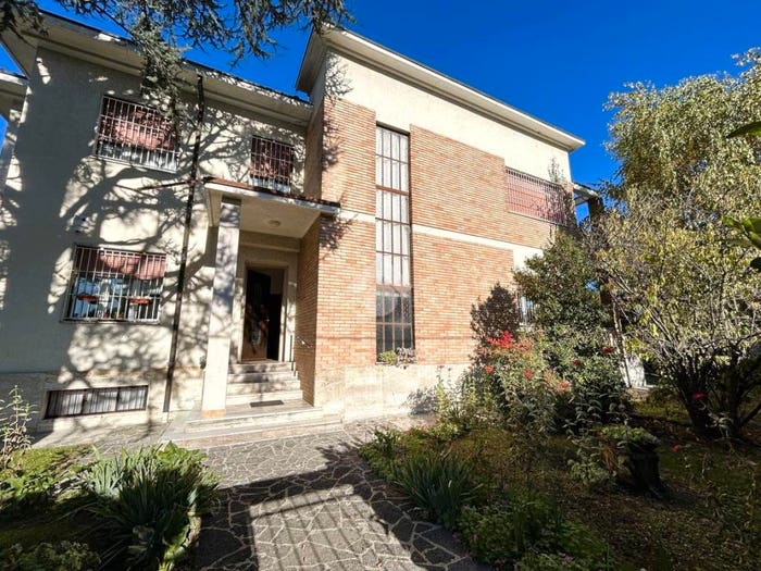 Appartamento quadrilocale in vendita in Via Alessandro Volta, Bernate La Ca', Arcore