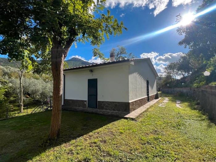 Casa quadrilocale in vendita in Via degli Omberaldi, Calci