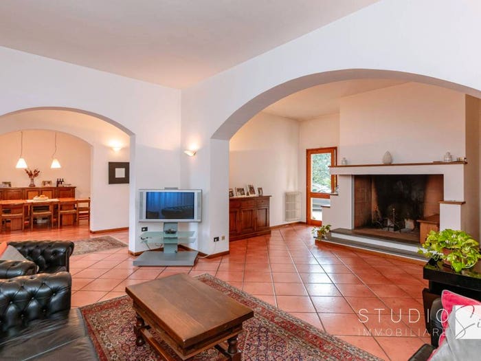 Casa con 6 locali in vendita in Via Don Sinibaldo Sottili, Agliana