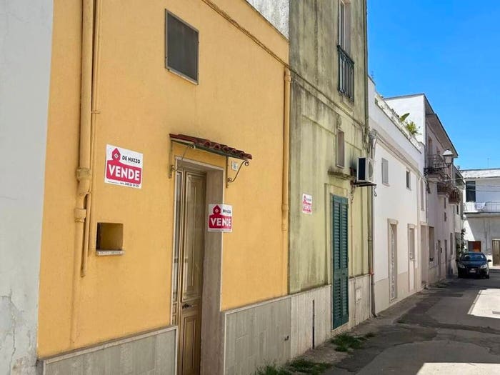 Casa con 6 locali in vendita in Casarano