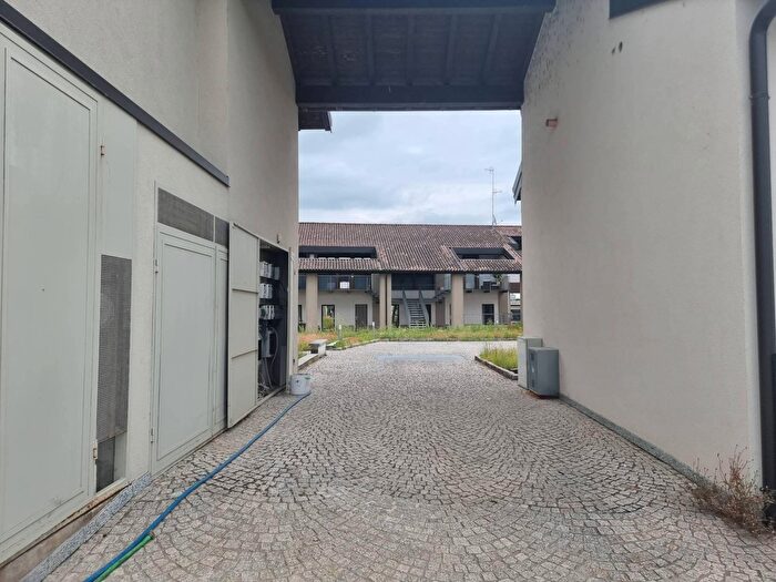 Appartamento quadrilocale in vendita in Via Castelletto del Lupo, Castelverde