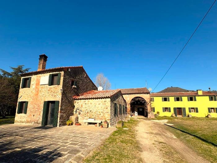 Casa con 6 locali in vendita in Baone