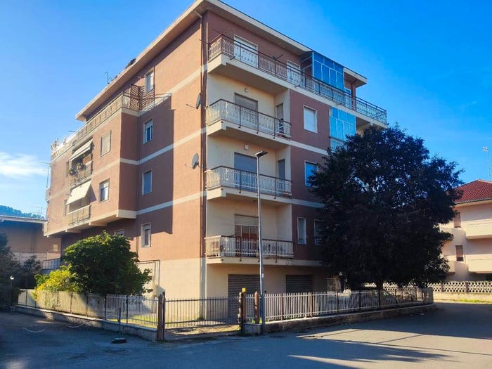 Appartamento con 6 locali in vendita in Via Flumendosa, Santa Filomena, Montesilvano