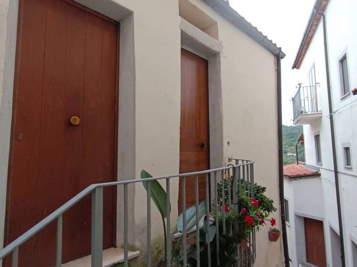 Casa trilocale in vendita in Via Tirone, Rivello