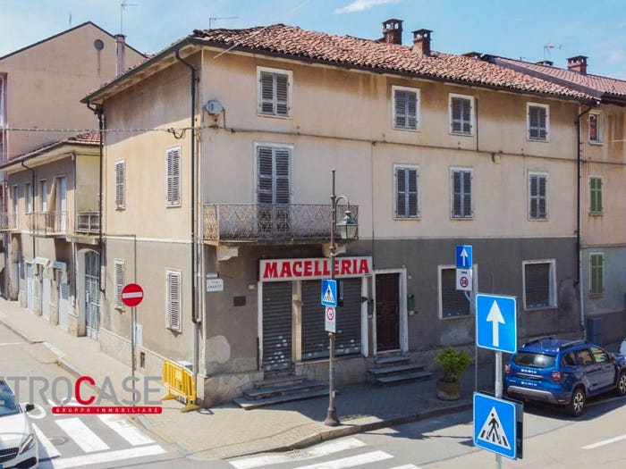 Casa con 6 locali in vendita in Via Amaretti, Centro, Poirino