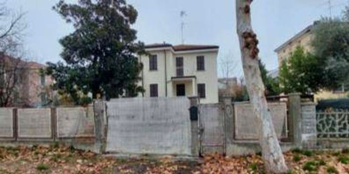 Casa con 6 locali in vendita in Via Circonvallazione, Centro, Mirandola