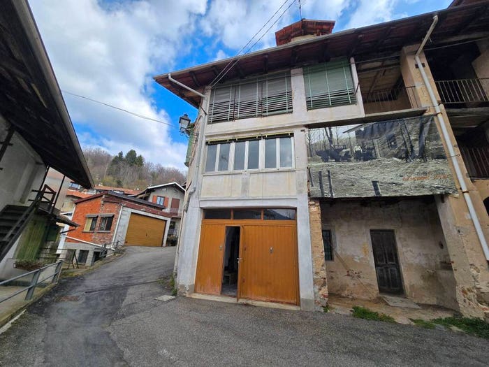 Casa con 6 locali in vendita in Via Piletta, Coggiola
