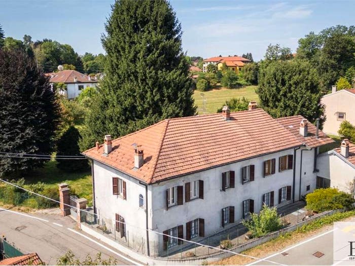 Casa con 6 locali in vendita in Via Battisti, Travedona Monate, TravedonaMonate