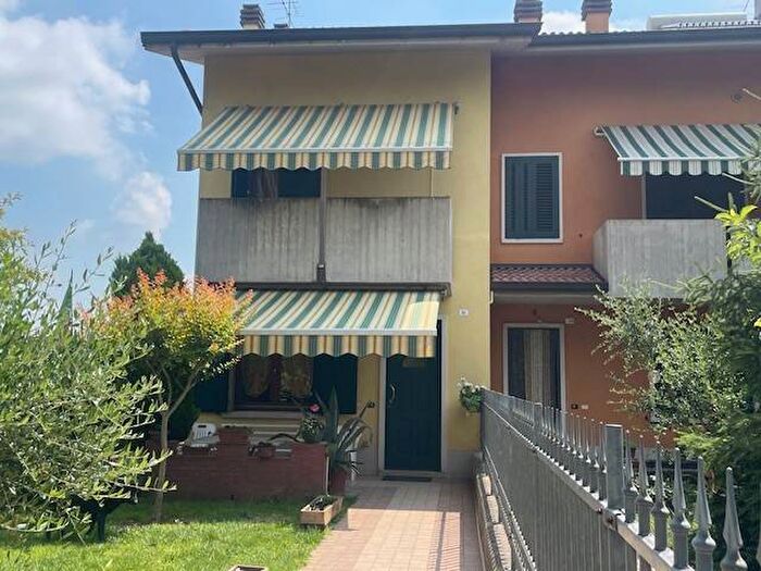 Casa con 5 locali in vendita in Via Roma, Castel d'Azzano