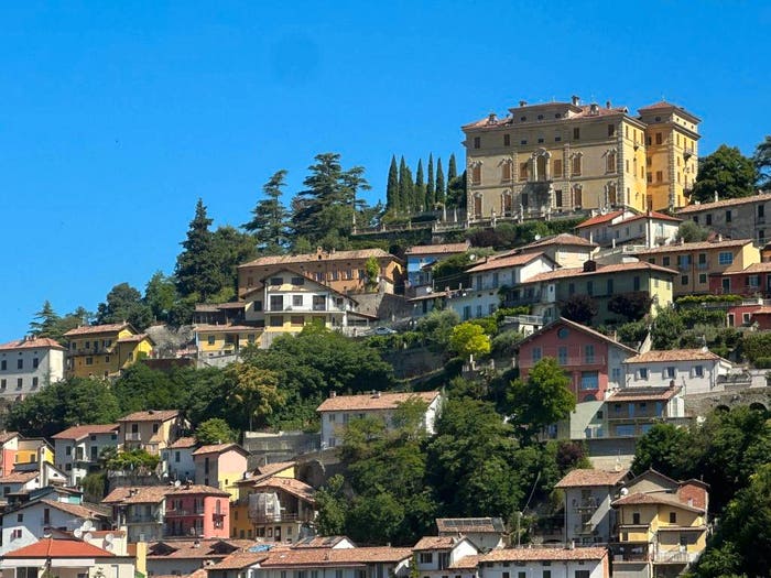 Appartamento quadrilocale in vendita in Piazza Carlo Gancia, Canelli