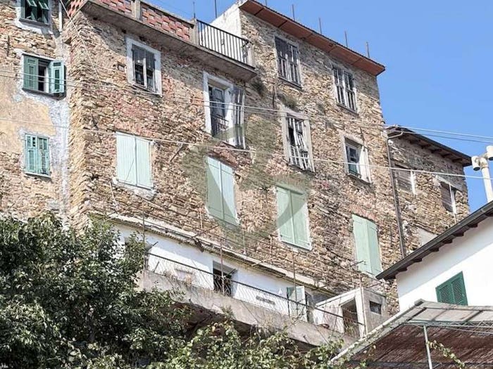 Appartamento con 6 locali in vendita in Via del Popolo snc, Perinaldo