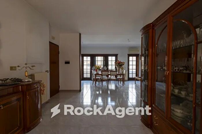 Appartamento trilocale in vendita in Via dei Conti Falluc, Catanzaro