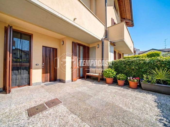 Casa quadrilocale in vendita in Via Giosuè Carducci B, Besnate