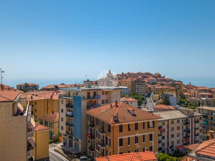 Appartamento con 5 locali in vendita in Via Artallo, Porto Maurizio, Imperia