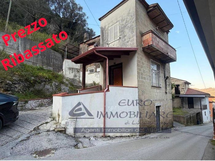Casa quadrilocale in vendita in Via Fontana, Limatola
