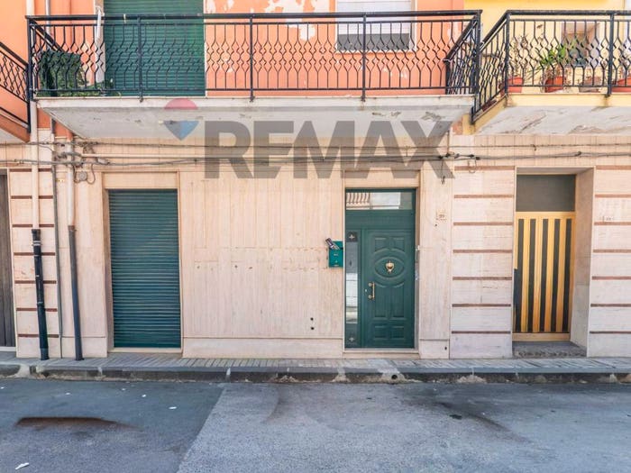 Casa con 6 locali in vendita in Via S Rizza, Floridia