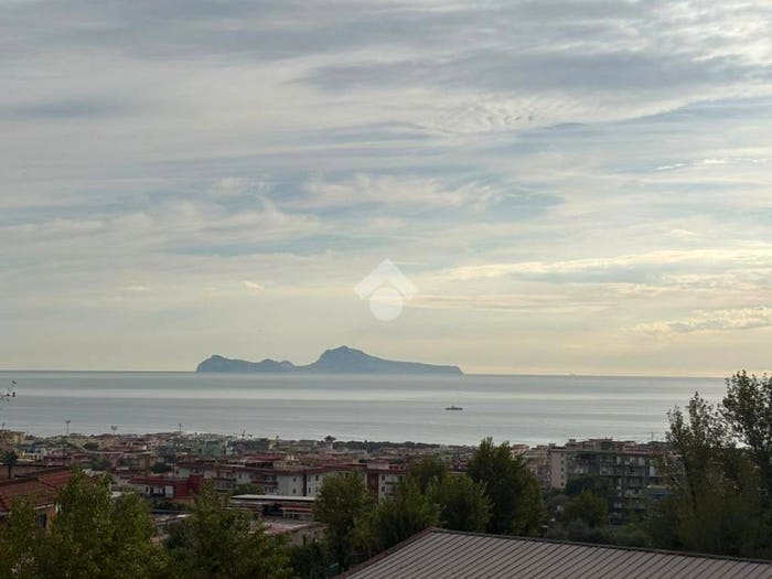 Appartamento trilocale in vendita in VIA G SEMMOLA, Centro, Ercolano