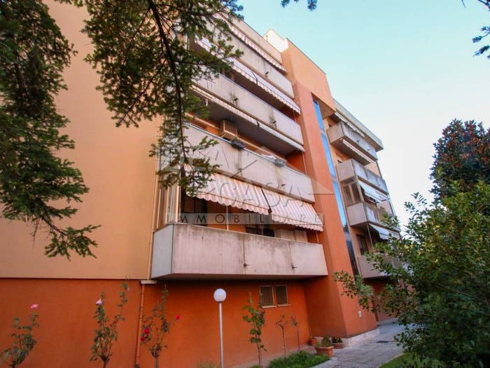 Appartamento quadrilocale in vendita in Viale La Favorita, Centro, Mirandola