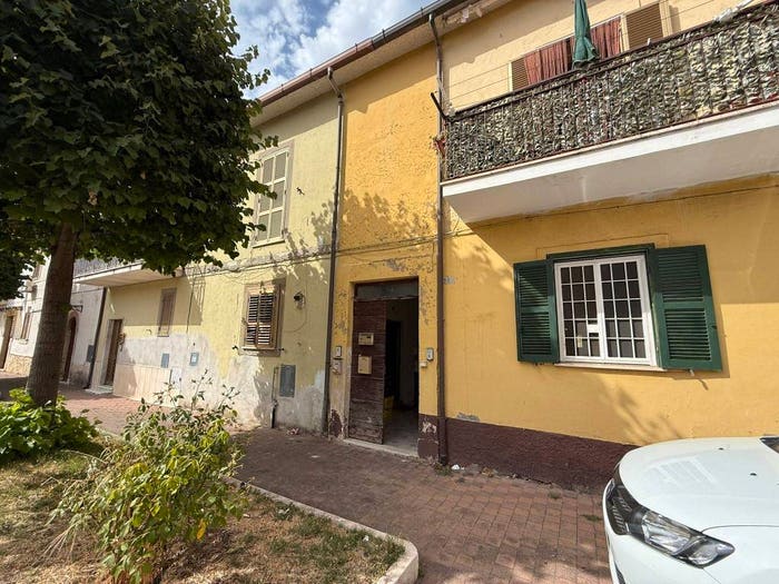 Appartamento trilocale in vendita in Piazza Aristide Cornoldi, Stazzano, Palombara Sabina