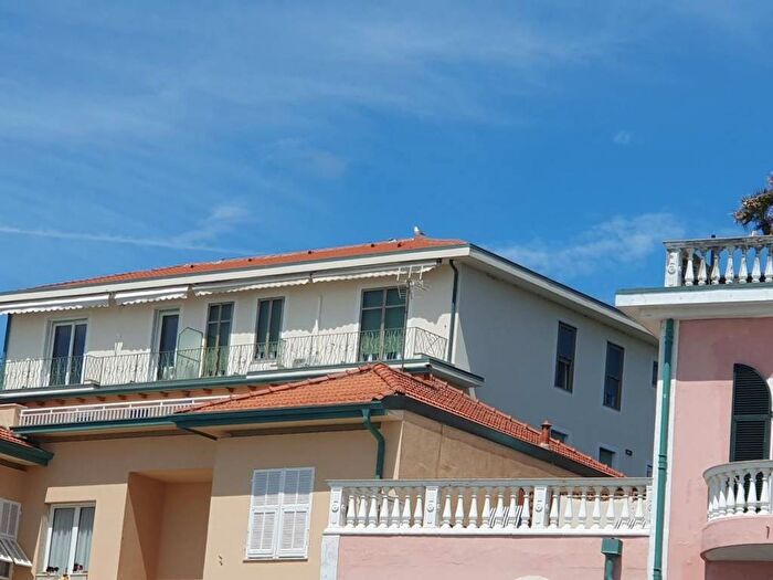 Casa quadrilocale in vendita in Centro, Bordighera