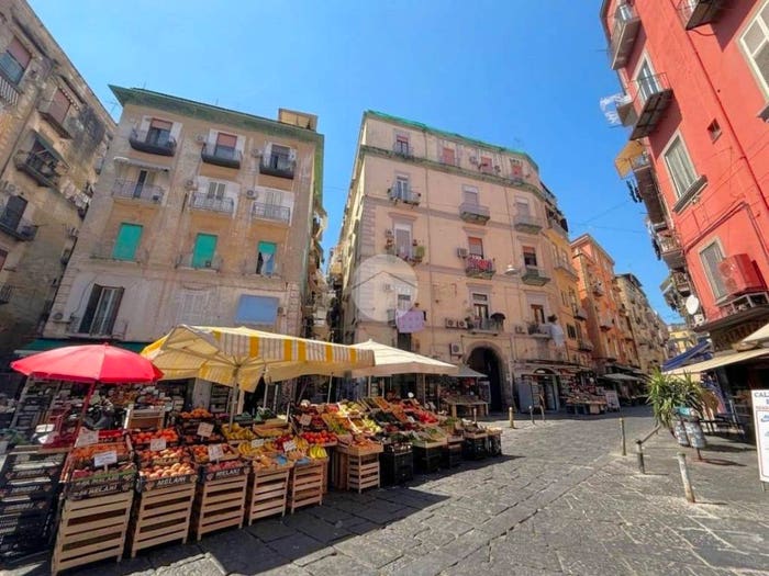 Appartamento trilocale in vendita in Via rosario a portamedina, Monte Santo, Napoli