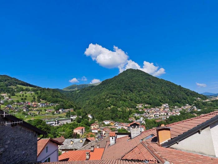 Casa con 6 locali in vendita in Via Giuseppe Garibaldi, Occagno, Schignano