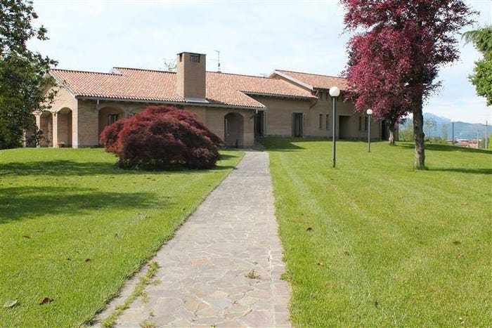 Casa con 6 locali in vendita in Via Cristoforo Colombo, Centro, Bernareggio